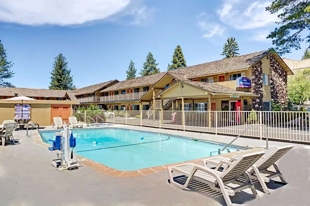 Howard Johnson By Wyndham South Lake Tahoe Hotel