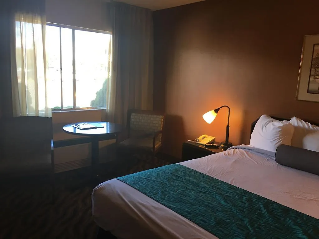 Howard Johnson By Wyndham South Lake Tahoe Hotel