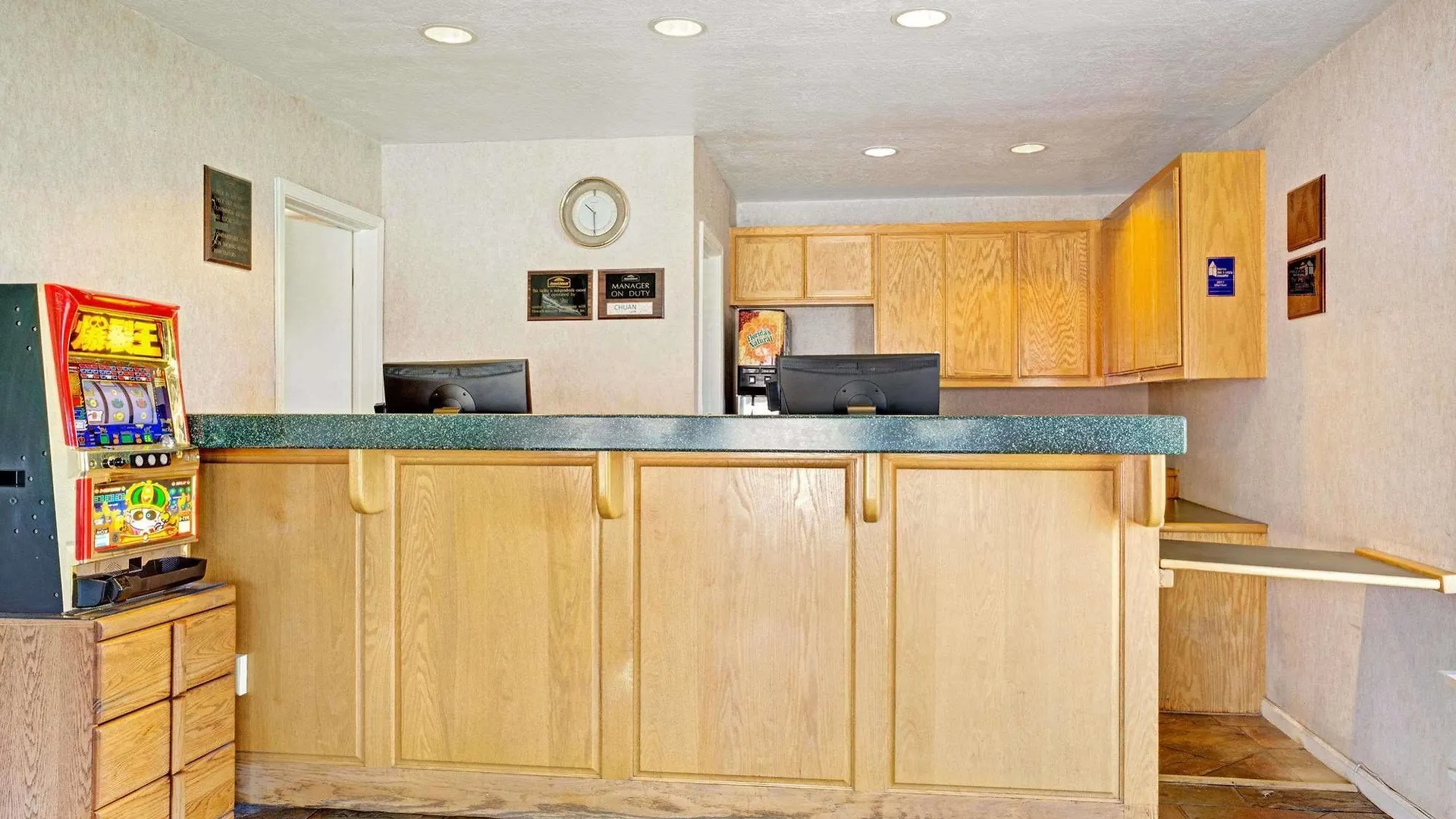 Howard Johnson By Wyndham South Lake Tahoe Hotel